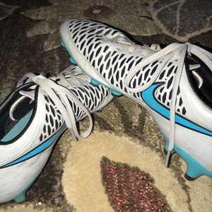 Size 9.5 Nike soccer cleats